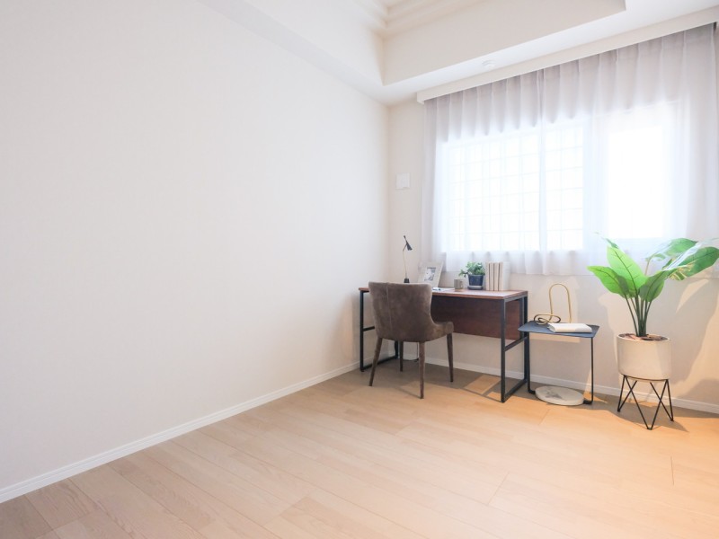 主寝室にぴったりな洋室1です。過ぎゆく時間をのびやかに感じ、プライべート時間を満喫できるお部屋です。