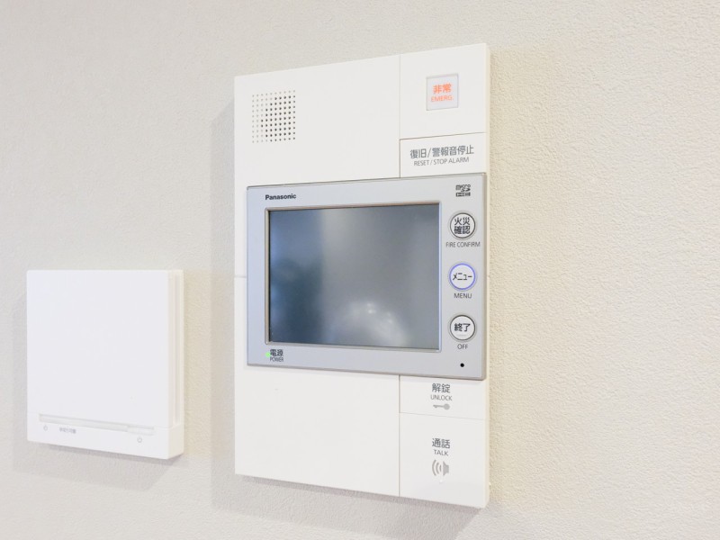 ◆TVモニター付インターホン◆訪ねてきた相手をモニター越しに確認でき、防犯対策に役立ちます。インターホン越しに話をすることが可能です。