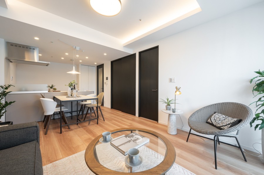 リビングには床暖房が敷設されているので、寒い季節でも足元からの冷えを気にせずにご家族やご友人と快適に団らん時間をお過ごしいただけます。