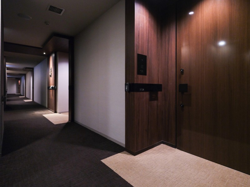 宅配便やゲスト対応、タクシー手配などのコンシェルジュ・ポーターサービスのほか、クラブラウンジやスカイラウンジなど、ホスピタリティの高いタワーレジデンスらしさを感じる多彩な共用設備がございます。