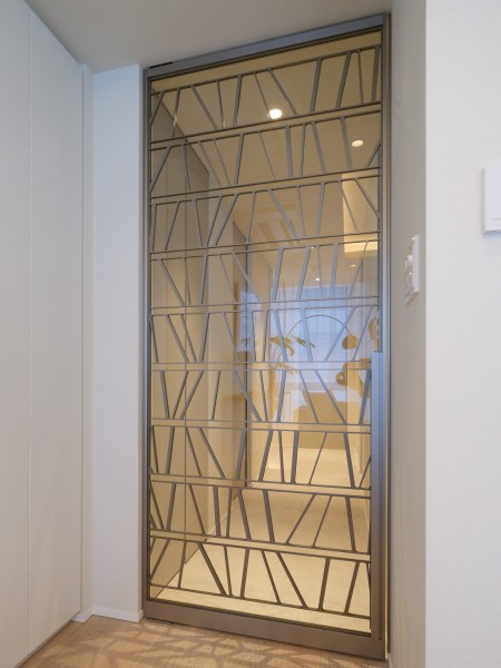 LDと廊下をつなぐ扉はガラス扉のため、より開放感がありスタイリッシュな印象へと仕上がりました。