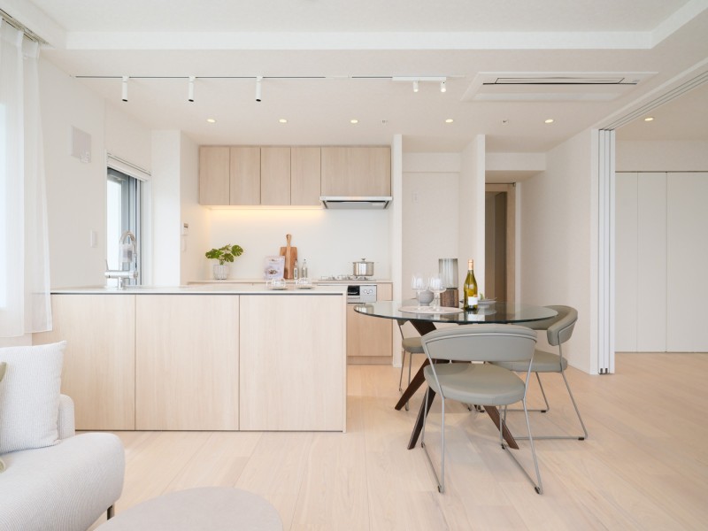 室内には採用した素材を引き立てつつ、統一感も大事にしたこだわりのリノベーションを施しました。大切な日々を快適に穏やかにお過ごしいただけます。