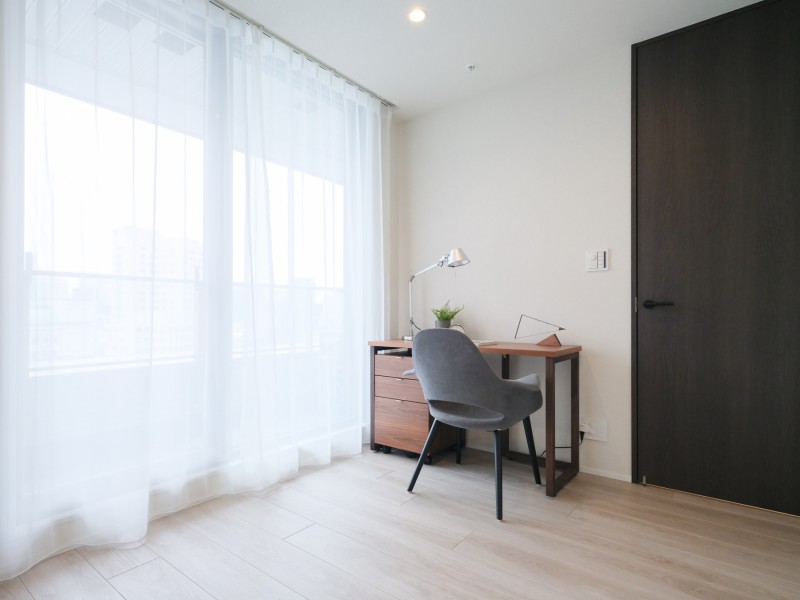 リビングに隣接していながらプライベート性の高い時間を過ごせる洋室1です。毎日が忙しいあなたもほっと一息つける安らぎの空間です。