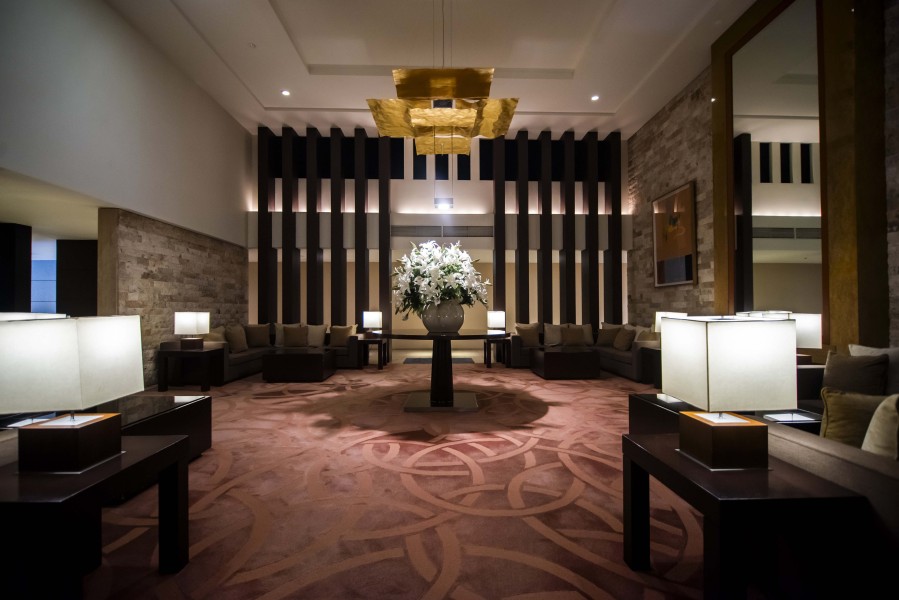 都市の喧騒を遠ざけ、まるで高級ホテルのような気品に満ちたエントランスロビーです。ラグジュアリーなインテリアの数々がハイグレードな暮らしを彩ります。