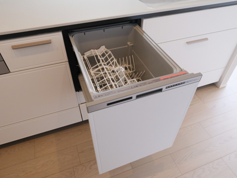 ◆食器洗浄機◆家事の時間を短縮できる優れもの。さらに節水・節約を同時に行うことができるので、人気があり重宝します。