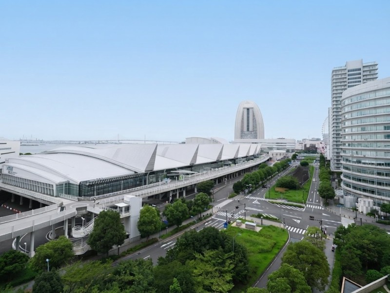遠くまで青々と広がる大空に開放感とゆとりを宿すタワーレジデンスです。飽きのこない窓辺からの光景を愉しむことができます。