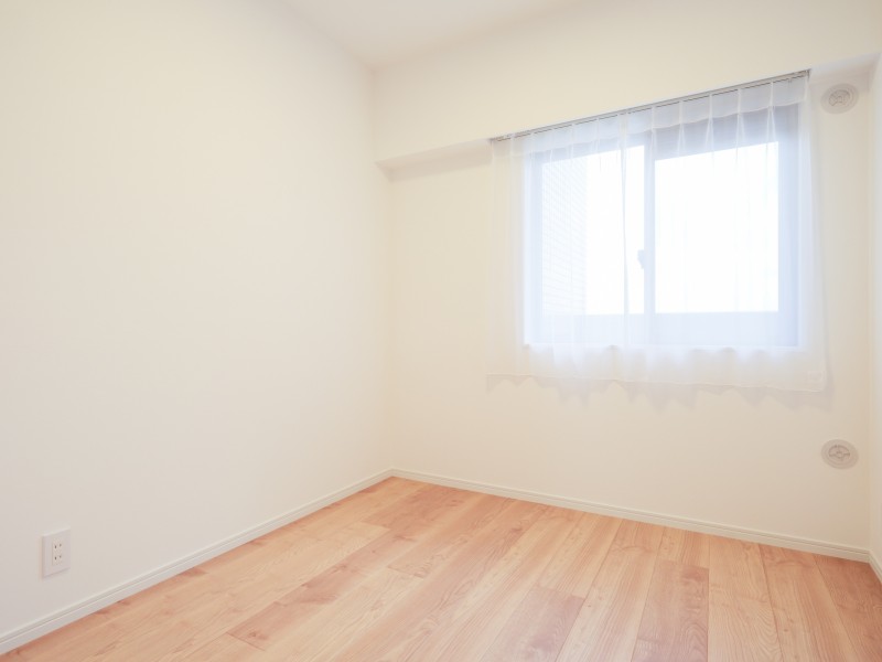 約4.2帖の洋室3です。お子さまの成長に合わせて子ども部屋としてはもちろん、在宅ワークや趣味のスペースとしても活用できます。