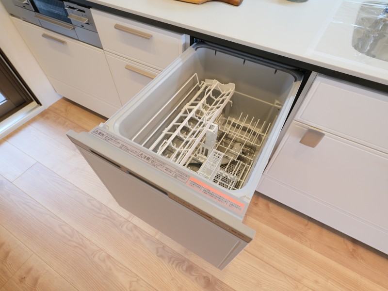 ◆食器洗浄機◆家事の時間を短縮できる優れもの。さらに節水・節約を同時に行うことができるので、人気があり重宝します。
