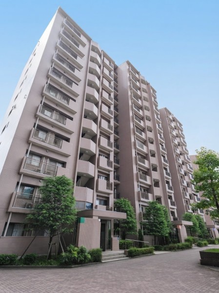 令和3年共用部大規模修繕工事実施済！管理体制良好なマンションです。周辺にはお買い物施設や緑豊かな公園が点在し、休日のおでかけも充実しそうです。