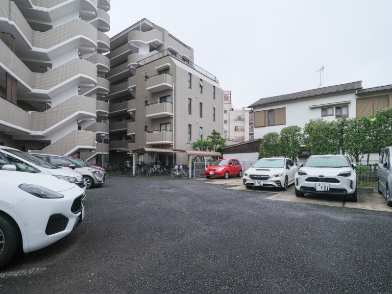 ◆駐車場◆ショッピングや旅行、レジャーが気軽に楽しめる駐車場を完備しています。※空き状況は変化することがございますのであらかじめご了承ください。