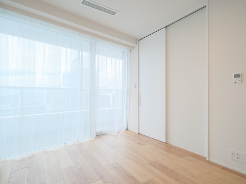 洋室2はリビングに隣接していながらプライベート性の高い時間を過ごせるお部屋です。ワークスペースやゲストルームとしても活躍します。