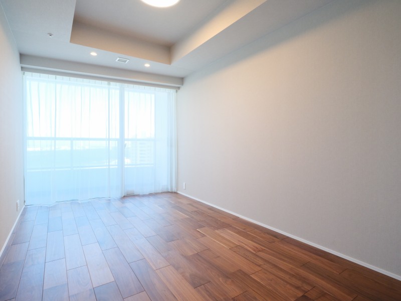 洋室1は主寝室として快適にお過ごしいただけるお部屋です。のびやかにプライべート時間を満喫できる空間です。