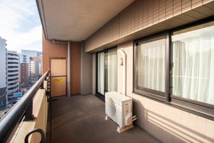 ゆったりとした余裕のあるバルコニーです。ご家族分の洗濯物もしっかり干すことができそうです。