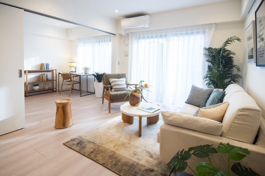 リビングダイニングは、隣接する洋室を開放するとフラットに広く室内を活用できます。