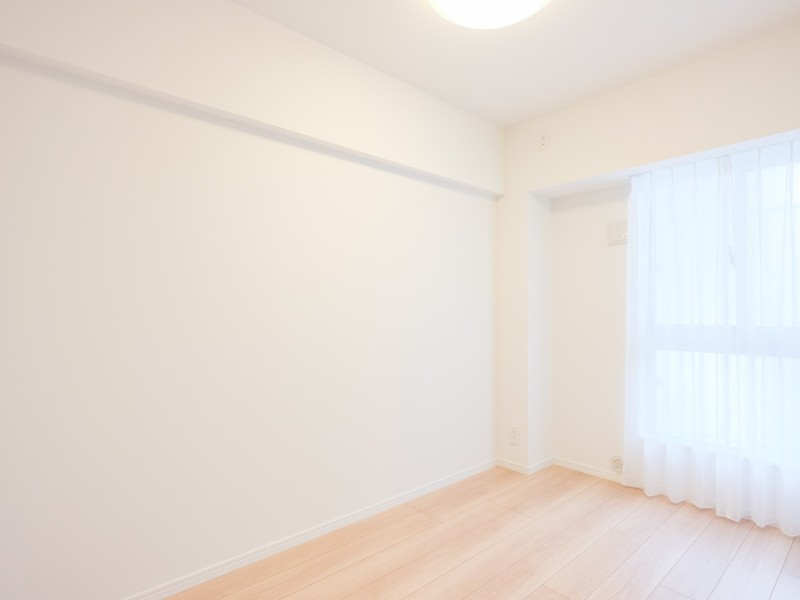 約4帖の洋室3です。