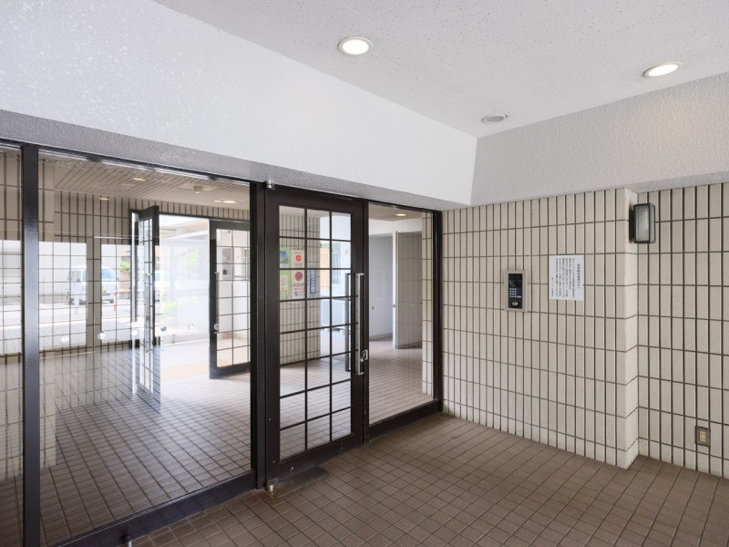 ◆オートロック◆居住者以外の侵入を拒み、不審者や不要なセールスを撃退することができます。安心感を得られるのも大きなポイントです。