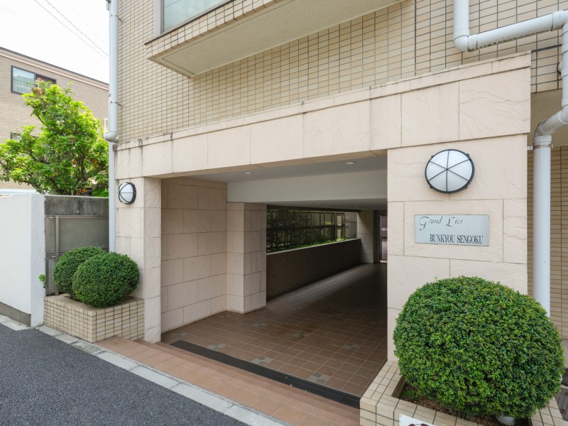 林町小学校まで徒歩10分、第十中学校まで徒歩11分の立地です。