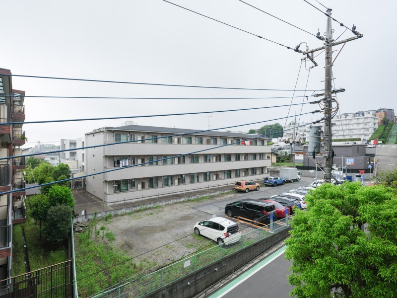 バルコニーからの眺望です。開けた空を眺めながらほっと一息、日常をアップデートできる空間です。