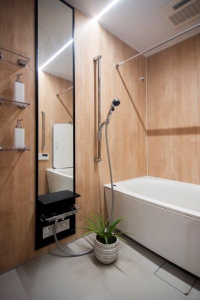 バスルームはゆったりとくつろぎ溢れる空間で、身体も心も癒されます。暖房・涼風・換気・乾燥機能付きで１年中快適です。