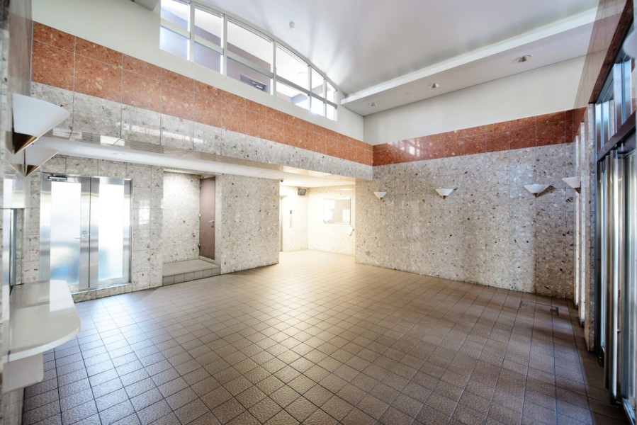 オートロックに宅配ボックスも完備しています。管理体制もしっかりしていますので、共用部も綺麗に整えられています。