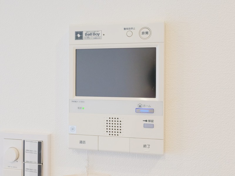 ◆TVモニター付インターホン◆訪ねてきた相手をモニター越しに確認でき、防犯対策に役立ちます。インターホン越しに話をすることが可能です。