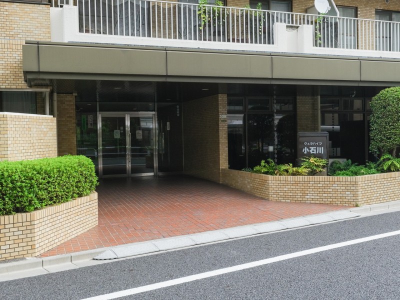 2009年耐震補強工事実施済の管理体制良好なマンションです。周辺には、小石川植物園やスーパー、コンビニ等が充実しています。