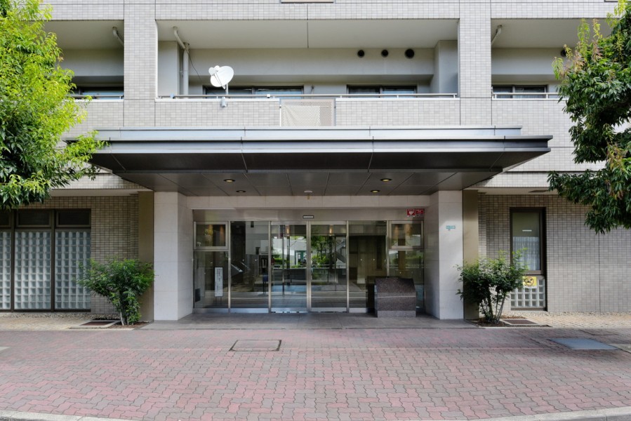 住みたいまちとしても知られる阪急西宮北口エリアですが、にぎやかなエリアとは少し離れた静かな住宅地です。徒歩10分圏内で、飲食店やカフェ、金融機関や医療機関、塾などの教育機関も多数揃っていて、子育て環境にもおすすめです。