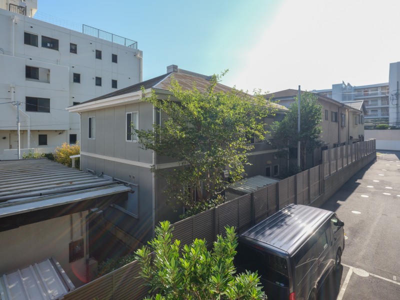 爽やかな青空を見ながら解放感を味わい、ほっと一息つけそうです。のびやかに広がる空が日常になり、至福の時間に包まれる住まいです。