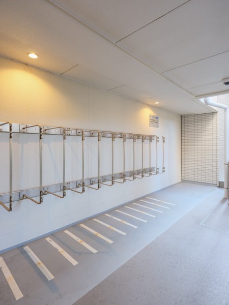 サーフィンを楽しむ方に便利なサーフボード置場です。多目的シャワースペースで、海水を落としてそのまましまえるので、サーフボードの劣化も防ぐことができます。