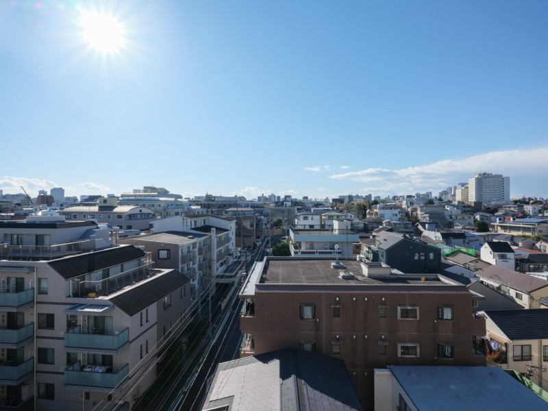 スカッとした青空を望める眺望が広がります。のびやかに広がる空が日常になり、至福の時間に包まれる住まいです。