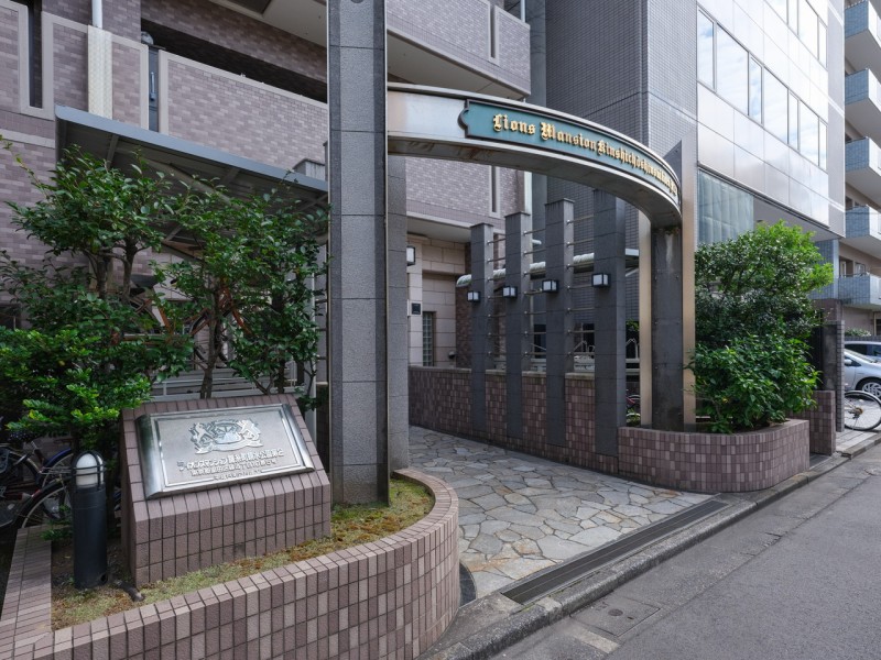 定期的なメンテナンスが行われ綺麗に保たれたエントランスです。清潔感漂う共用部が、明日への活力を与えてくれるマンションです。