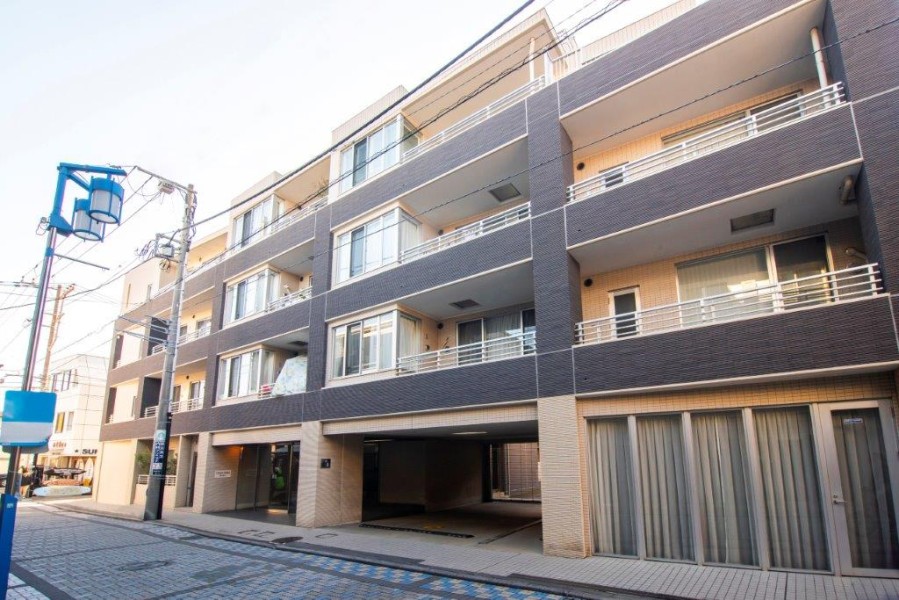 『鵠沼海岸』駅徒歩２分♪近隣には鵠沼商店街、スーパー、コンビニがあり生活しやすい住環境が魅力的です。鵠沼海浜公園も徒歩圏内で、お散歩もお楽しみいただける立地です。