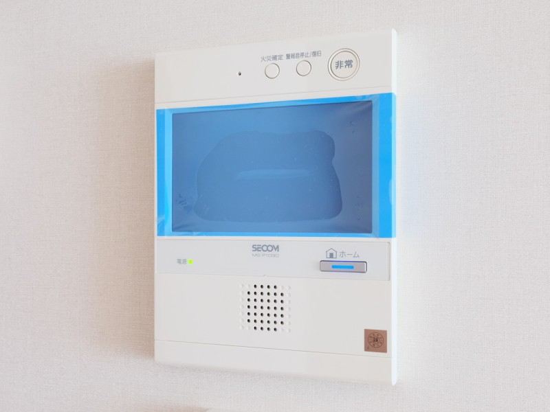 ◆TVモニター付インターホン◆訪ねてきた相手をモニター越しに確認でき、防犯対策に役立ちます。インターホン越しに話をすることが可能です。