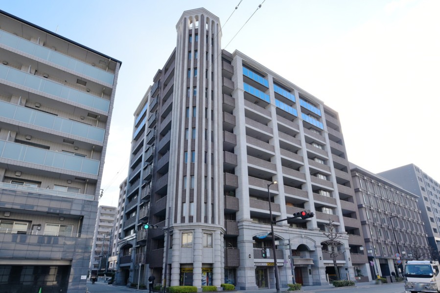 2沿線3駅利用可能な便利な立地です。地下鉄京都市役所前駅まで徒歩5分で通勤・通学・お出かけも快適アクセスです。鴨川・京都御苑も近く、京都の街を満喫できます。