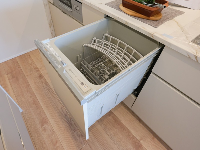 ◆食器洗い機◆家事の時間を短縮できる優れもの。さらに節水・節約を同時に行うことができるので、大変人気があり重宝します。