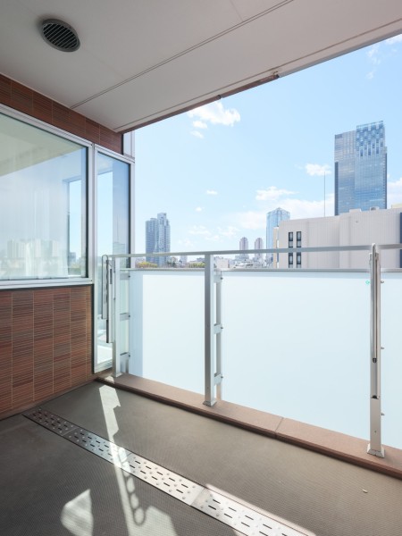 心地よい陽光を取り込み、空間をゆるやかに紡ぐバルコニーです。爽やかな風が感じられるリフレッシュにぴったりな空間です。