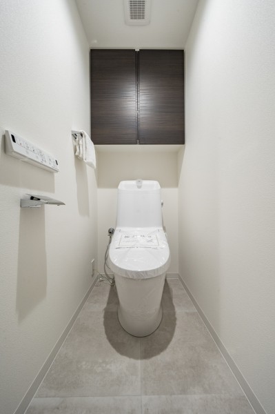 毎日使う場所だからこそ、清潔感と使いやすさを考慮したレストルームです。お掃除に便利な機能も搭載しており、毎日のお手入れもしやすくなっています。