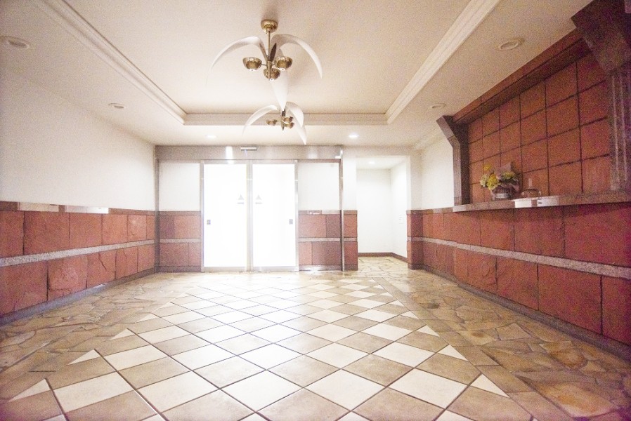 気品溢れるエントランスロビーです。セキュリティ面も充実した設備環境です。