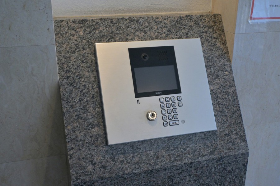 ◆オートロック◆居住者以外の侵入を拒み、不審者や不要なセールスを撃退することができます。安心感を得られるのも大きなポイントです。