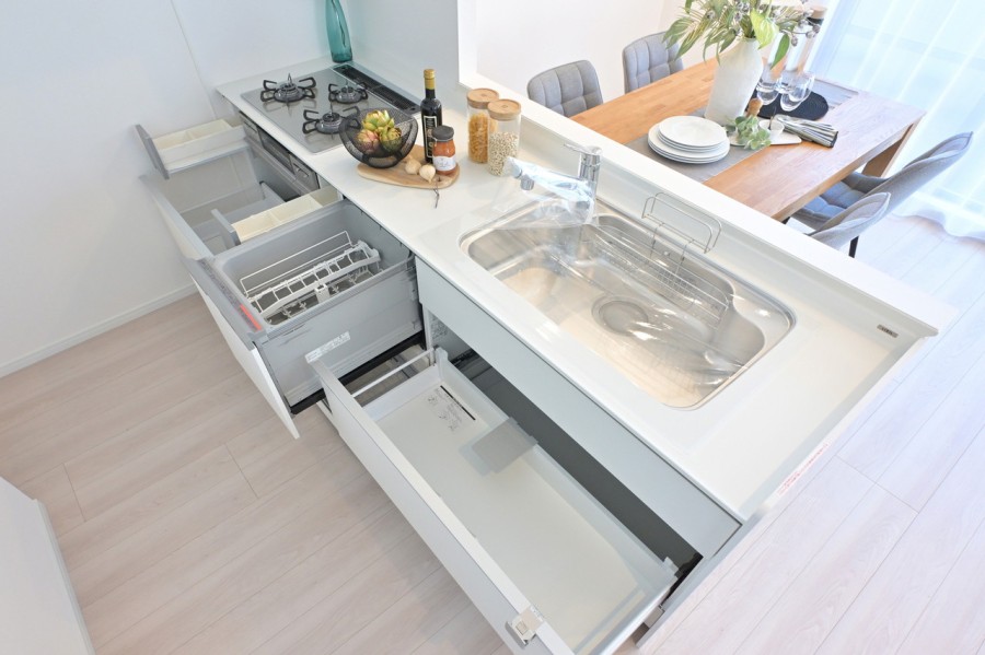 ◆食器洗浄機◆家事の時間を短縮できる優れもの。さらに節水・節約を同時に行うことができるので、大変人気があり重宝します。