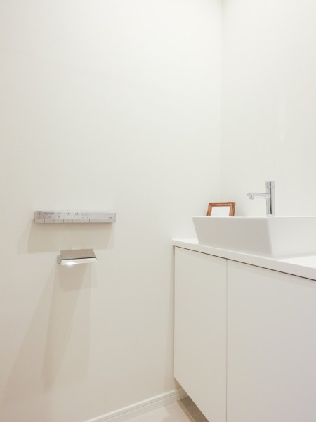 レストルームには手洗いカウンターも備わっているため、洗面室への動線を気にせずさっとお使いいただけます。