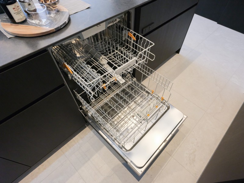 ◆食器洗浄機◆家事の時間を短縮できる優れもの。さらに節水・節約を同時に行うことができるので、大変人気があり重宝します。