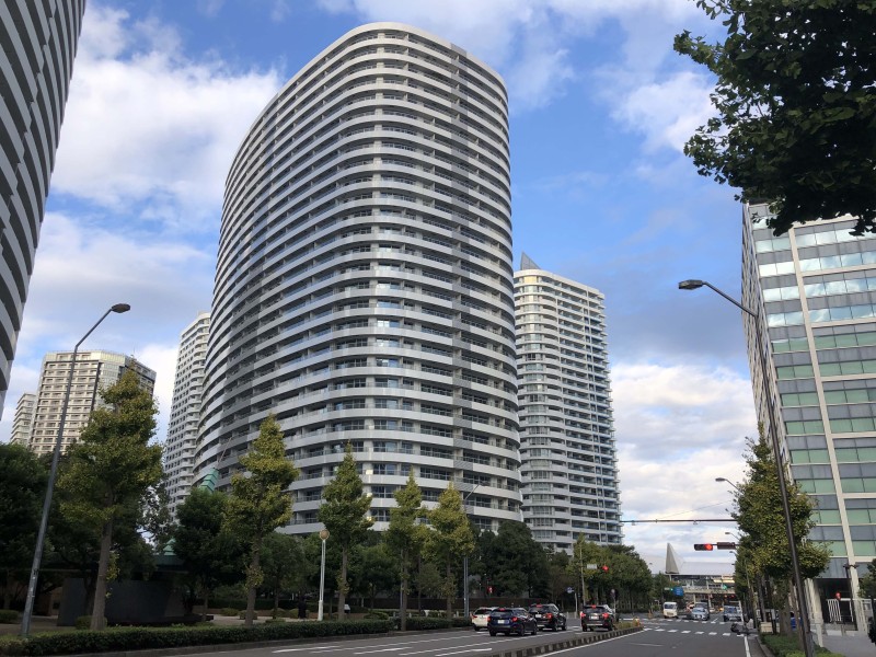 楽しみが尽きない『みなとみらい』駅徒歩3分。穏やかな空気が流れる、のびやかな佇まいは、いつの時代も輝きを失わないタワーマンションです。海からの風を感じながら、毎日のランニングやお散歩にも最適な環境です。