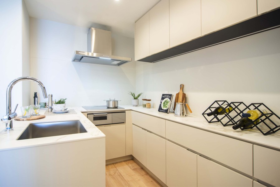 美しい面材やスタイリッシュな水栓金具を組み合わせた田中工藝製システムキッチンを新規設置しました。