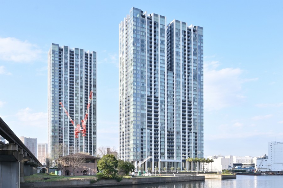 生活を彩る共用施設が充実した大規模タワーマンションです。制震構造を採用、2007年委はグッドデザイン賞受賞。水と緑に囲まれた、洗練された憩いのある日々が叶います。