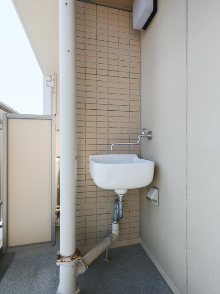 ◆スロップシンク◆ちょっとしたガーデニングを楽しみたい方も、鉢植えやプランターなどの水やりが簡単にできます。靴や雑巾といった洗い物も気兼ねなく洗えますね。