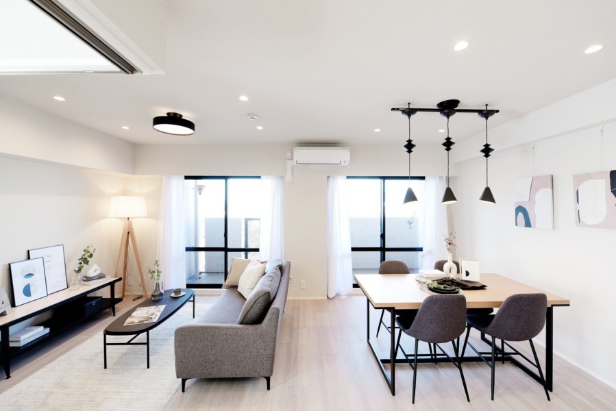 6階部分の南・西・東の三方角住戸です。ＬＤＫは約16.1帖の広さがあります。優しい光がさしこむリビングは家族が自然と集まり、団らんと安らぎの時間を過ごすのにぴったりの空間です。