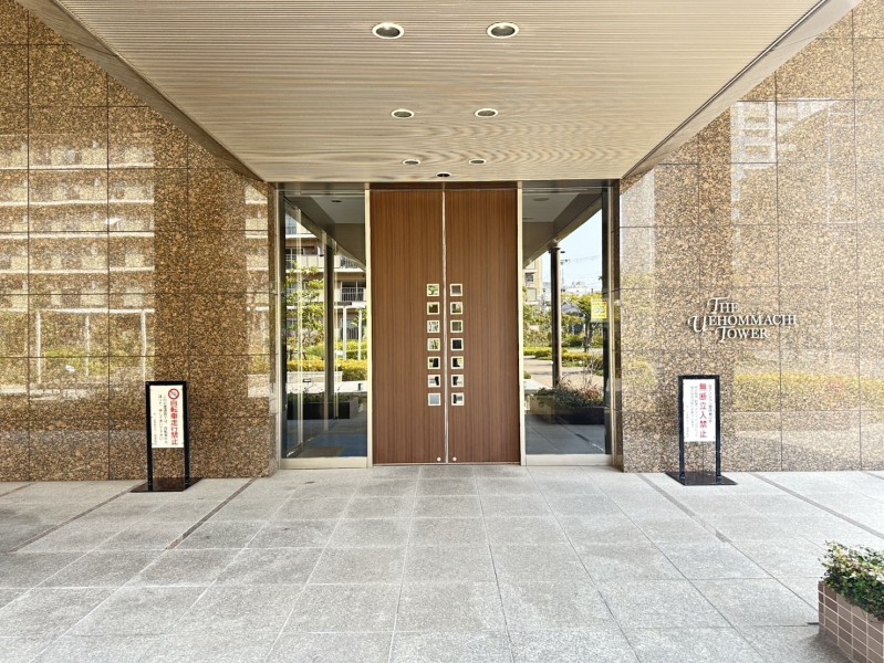 共用施設にはキッズルームやシアタールーム、ゲストルーム、スカイラウンジ等も揃っており、ホテルライクな生活を楽しめます。梅田・難波・天王寺・奈良方面へアクセスしやすい立地で、充実した生活が送れます。