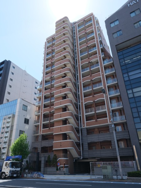 東京のブルックリン『蔵前』駅徒歩４分。異国を感じさせる趣のある外観です。浅草周辺エリアも生活圏で利便性の高い立地です。