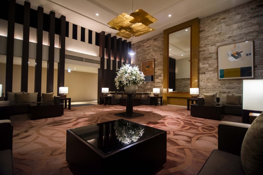 洗練された共用部が安らぎに満ちた住まいへ誘います。日々の通勤や通学はもちろんのこと、ショッピングからレジャーまで自在に楽しめる至便なポジションが、アクティブな日常を叶えてくれます。